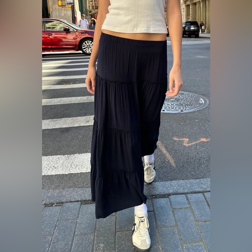 NWT Brandy Melville Izzy Skirt in Navy